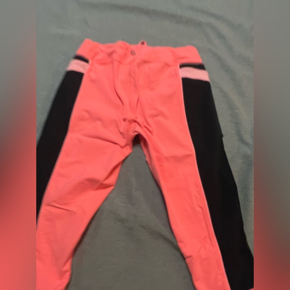 Lululemon Heat It Up Crop
Pop Orange / Black / Bleached Coral